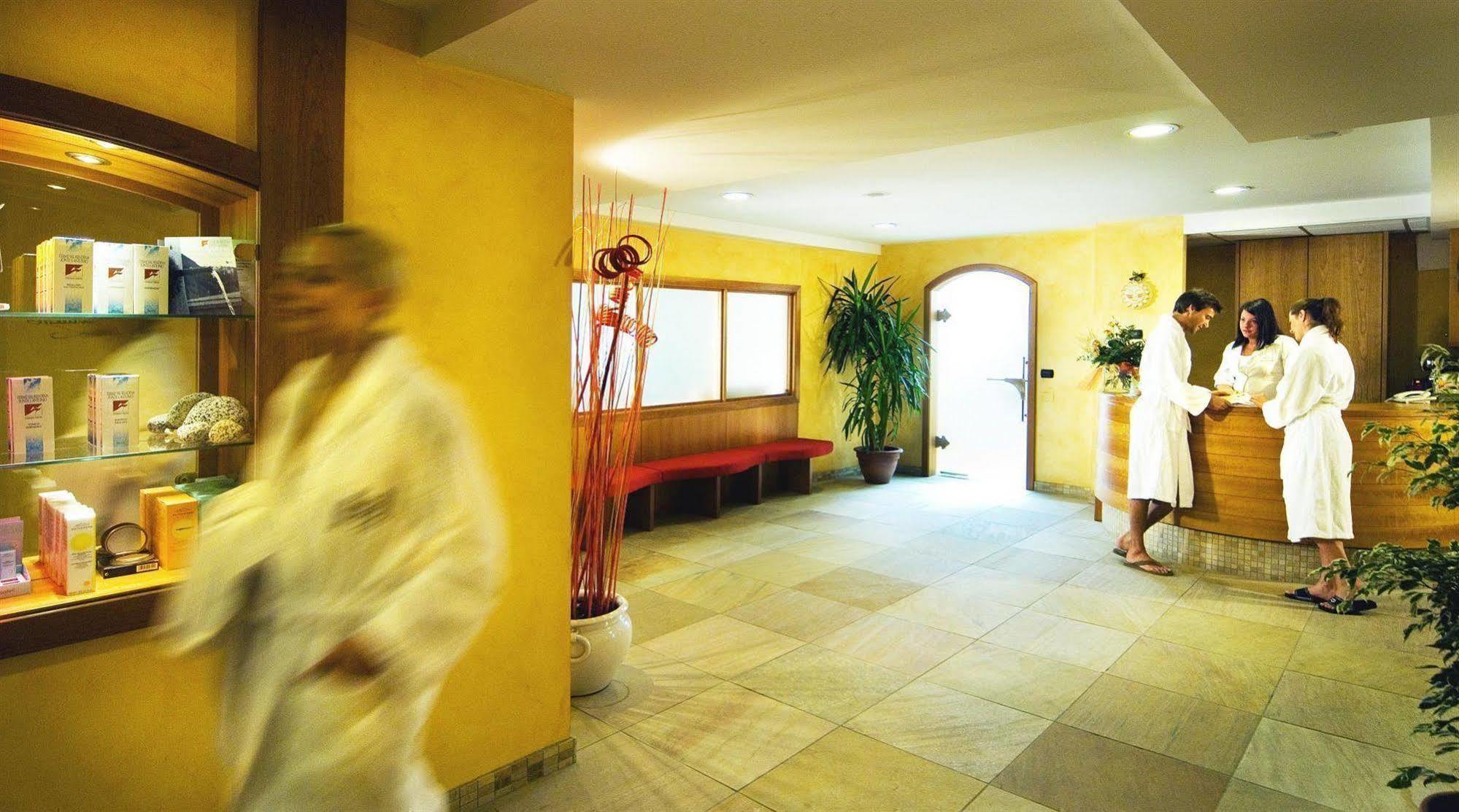 Carlo Magno Hotel Spa Resort Madonna Esterno foto